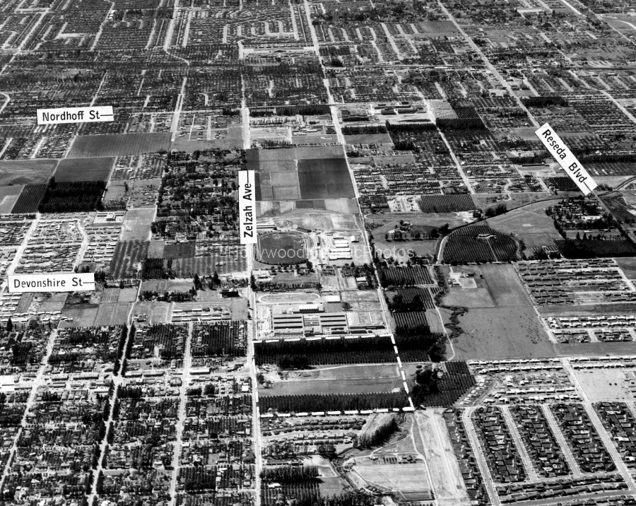 Northridge 1960 Aerial view north wm.jpg